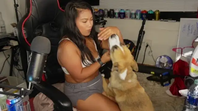 DreXAliyah naked stripping on cam for live sex video chat