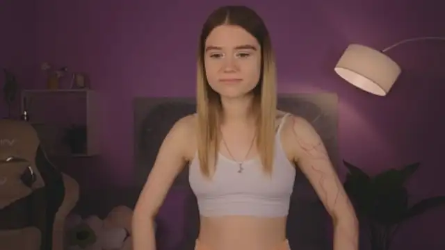 ElisaRussel naked stripping on cam for live sex video chat