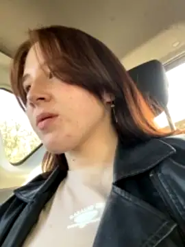 Emmatraveler naked stripping on cam for live sex video chat