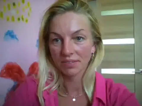 HappyXgirl naked stripping on cam for live sex video chat