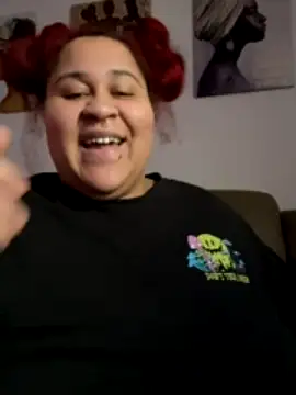 Juicyjordie naked stripping on cam for live sex video chat