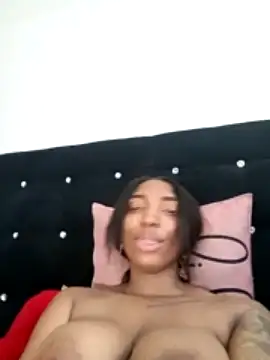 Lauraleiii naked stripping on cam for live sex video chat
