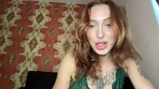 LiaLuxuria naked stripping on cam for live sex video chat