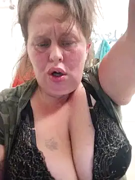 lolacumguzzler naked stripping on cam for live sex video chat