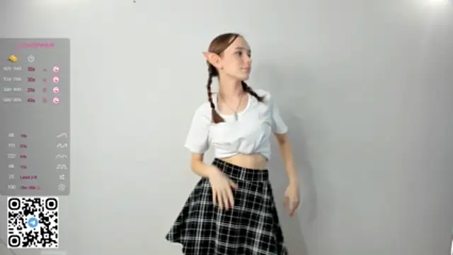 MaryWeberc naked stripping on cam for live sex video chat