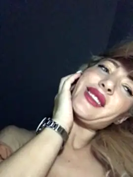 suuzykiss naked stripping on cam for live sex video chat