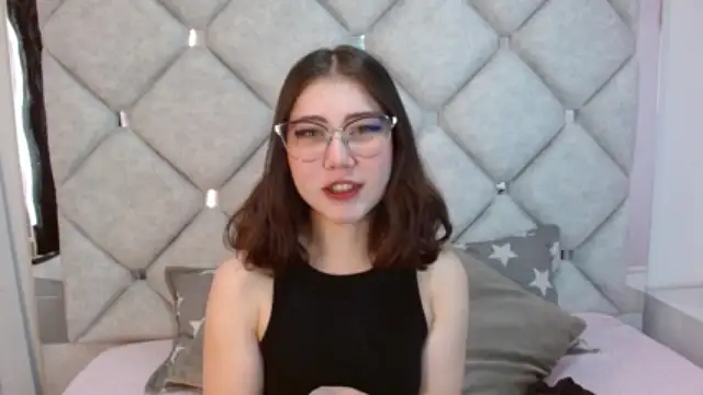 Ari_blum20 naked stripping on cam for live sex video chat