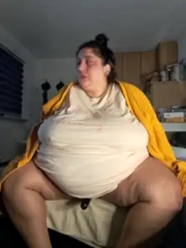 BBW-HOTTI naked stripping on cam for live sex video chat