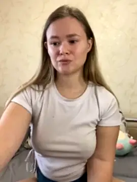 Caramelleeee naked stripping on cam for live sex video chat