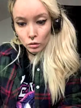 FRRANNKIE naked stripping on cam for live sex video chat