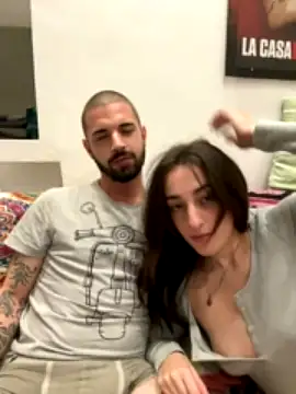 happythr33fri3nds naked stripping on cam for live sex video chat