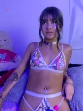 _kitty- naked stripping on cam for live sex video chat