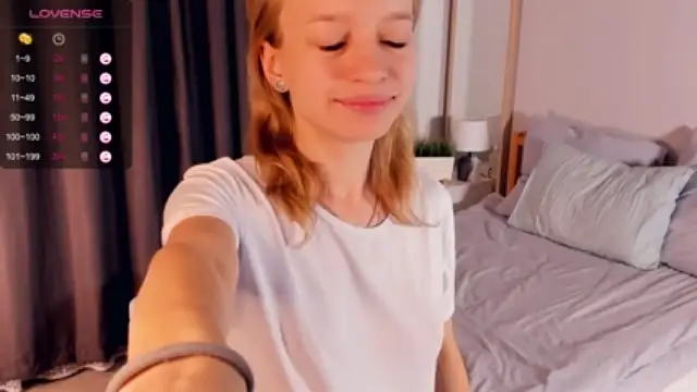 LunnWilkins naked stripping on cam for live sex video chat