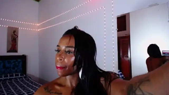 TAYLORR778 naked stripping on cam for live sex video chat