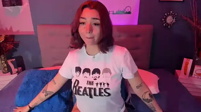 HannaRoggers naked stripping on cam for live sex video chat