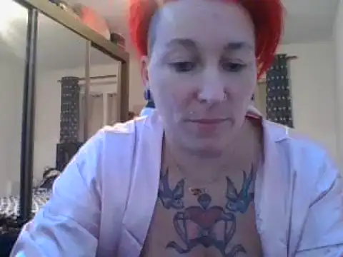 lafeedesplaisirs naked stripping on cam for live sex video chat