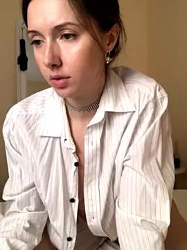 NaughtyInnocent_AlexaXo naked stripping on cam for live sex video chat