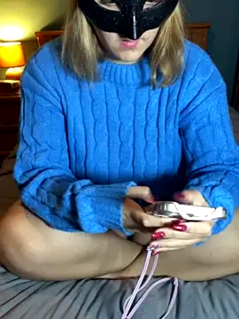 naugthyblond naked stripping on cam for live sex video chat