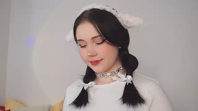ScarletBlaze naked stripping on cam for live sex video chat