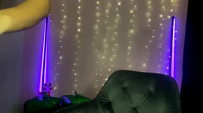 SweetGIRL97 naked stripping on cam for live sex video chat
