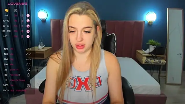 VictoriaOlson naked stripping on cam for live sex video chat