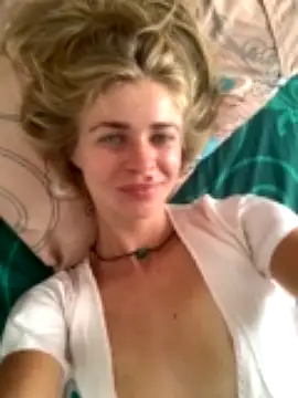 wow_porn naked stripping on cam for live sex video chat