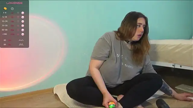 CuteMilo naked stripping on cam for live sex video chat