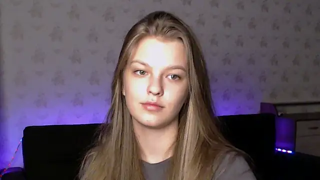 EmySway naked stripping on cam for live sex video chat