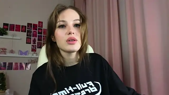 Harpi_Tai naked stripping on cam for live sex video chat
