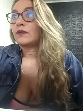 Lilith_Schurman naked stripping on cam for live sex video chat