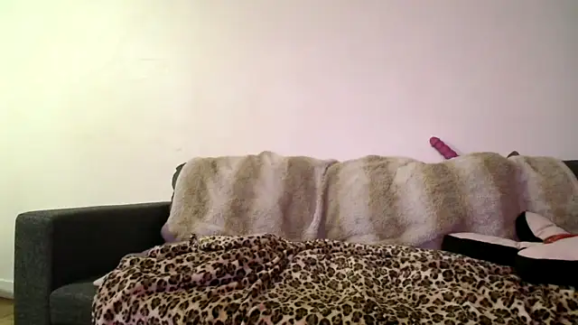 lixlouve naked stripping on cam for live sex video chat
