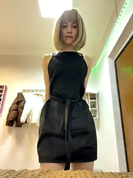 MollyMayhem naked stripping on cam for live sex video chat