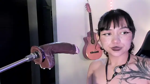 scarlet_gold naked stripping on cam for live sex video chat