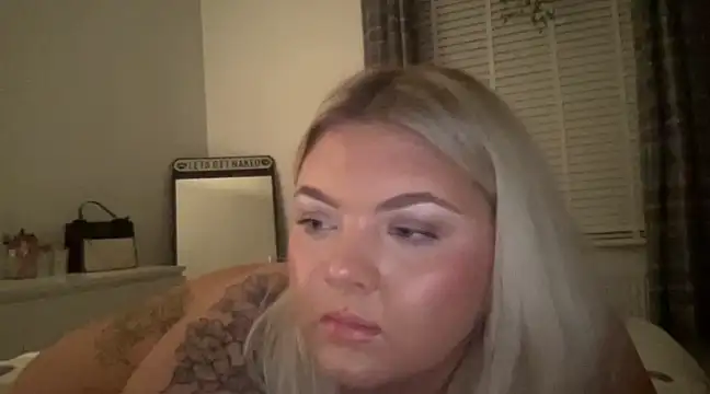 tight_lilfuck_slut naked stripping on cam for live sex video chat