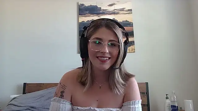 tipsyfroggy1 naked stripping on cam for live sex video chat