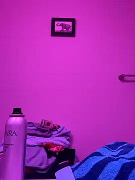 daddyslittleleah naked stripping on cam for live sex video chat
