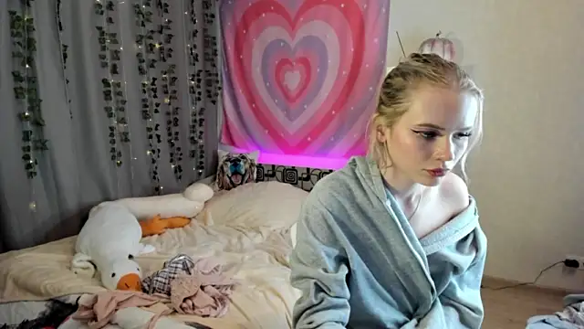 LexieLoree naked stripping on cam for live sex video chat