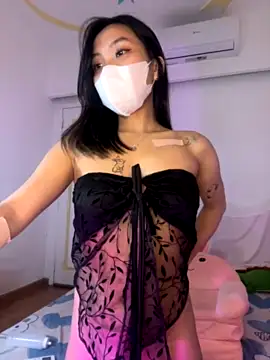 Mye_Linn naked stripping on cam for live sex video chat