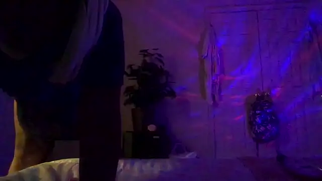 QueenDim3 naked stripping on cam for live sex video chat