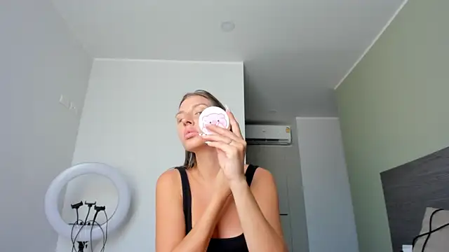 SofiClimbing naked stripping on cam for live sex video chat