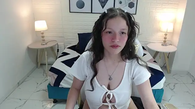 Tinny18_ naked stripping on cam for live sex video chat
