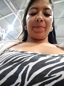 Ariana-pp03 naked stripping on cam for live sex video chat
