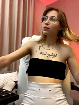 Cathy_Heaven naked stripping on cam for live sex video chat