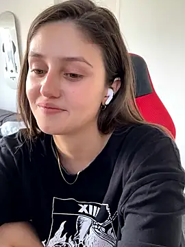 isabellaaPettit naked stripping on cam for live sex video chat