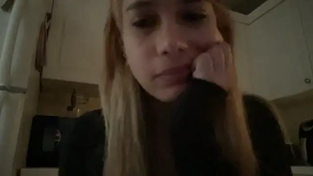 manicdragonprincess naked stripping on cam for live sex video chat