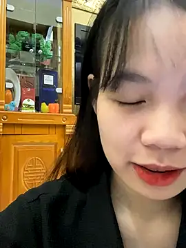 Minmin2k5 naked stripping on cam for live sex video chat