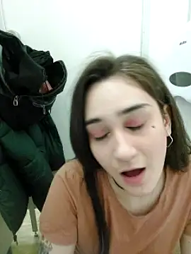 RiskyViolet naked stripping on cam for live sex video chat