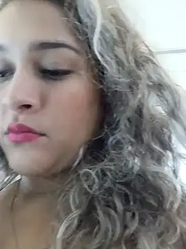 Sara_smiiith211 naked stripping on cam for live sex video chat