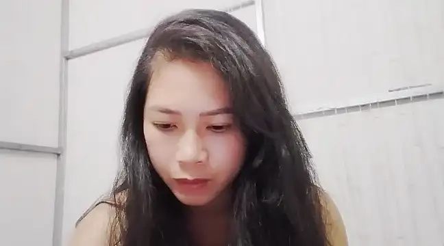 Sophie2k2 naked stripping on cam for live sex video chat