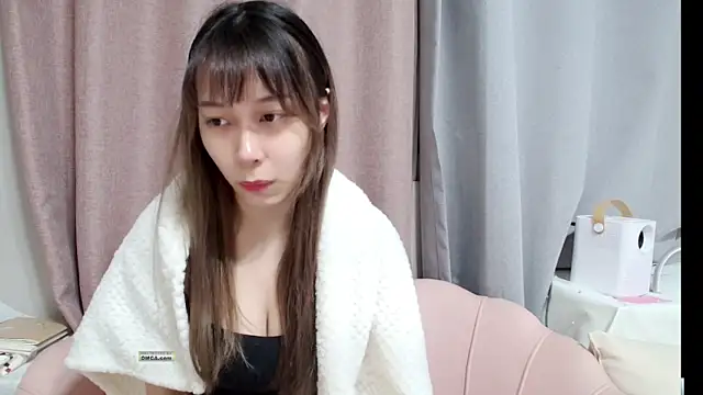 tw_Sutew naked stripping on cam for live sex video chat